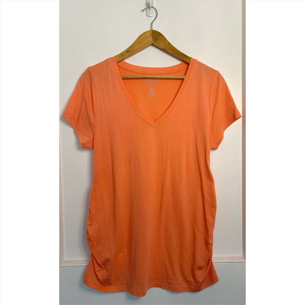 Women's Paisley Sky Maternity V Neck T Shirt in Peach Size M